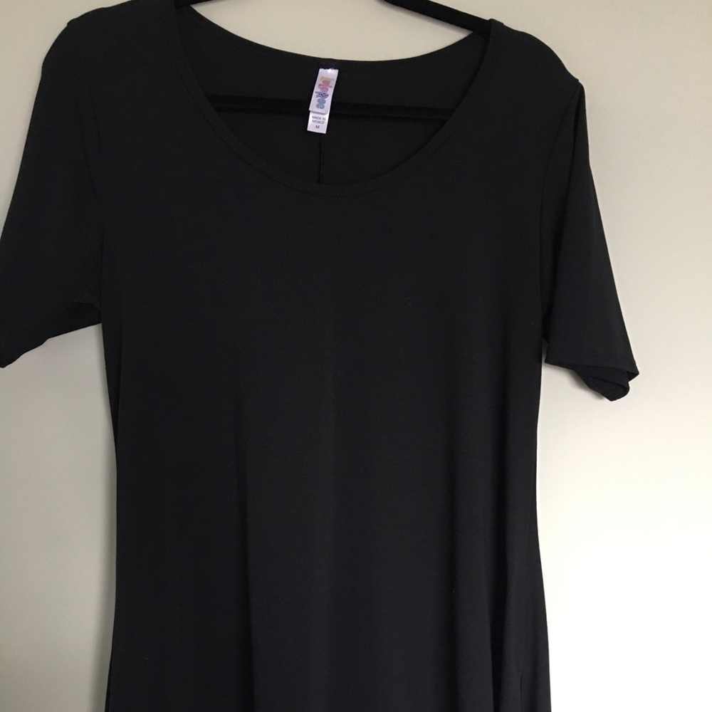LulaRoe Medium Black Perfect Tee